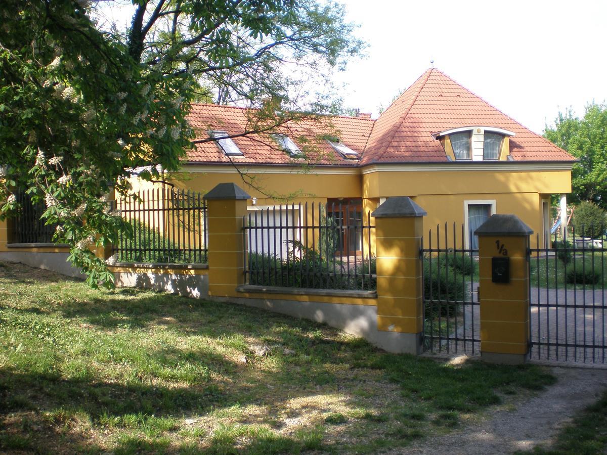Anonim Apartman Виллань Экстерьер фото